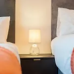 Shanti Suite - 2Bed 2Bath City Centre - Wifi - Netflix- Parking- Modern- Perfect For Family, Contractors, Leisure, Business By Shanti Nights