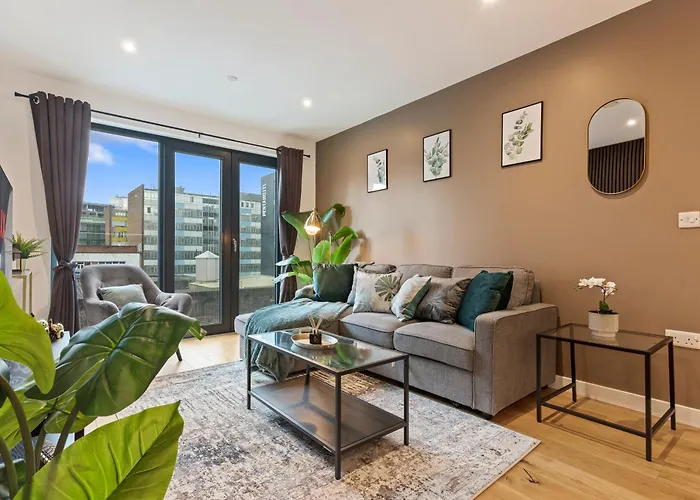 Shanti Suite - 2Bed 2Bath City Centre - Wifi - Netflix- Parking- Modern- Perfect For Family, Contractors, Leisure, Business By Shanti Nights