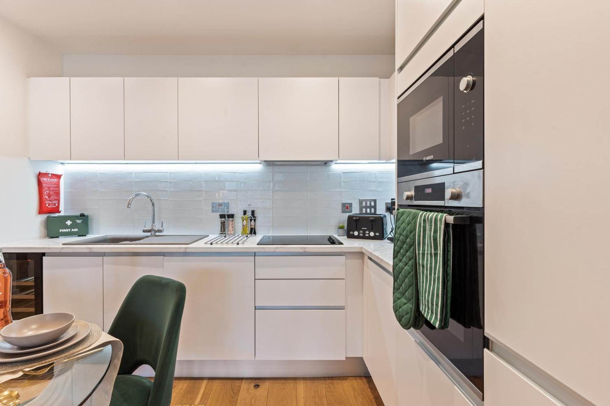 Shanti - 2bed 2bath Centre - Wifi - Netflix- Parking- Modern- Perfect For Family, Contractors, Leisure, Business By Shanti Nights Apartment *