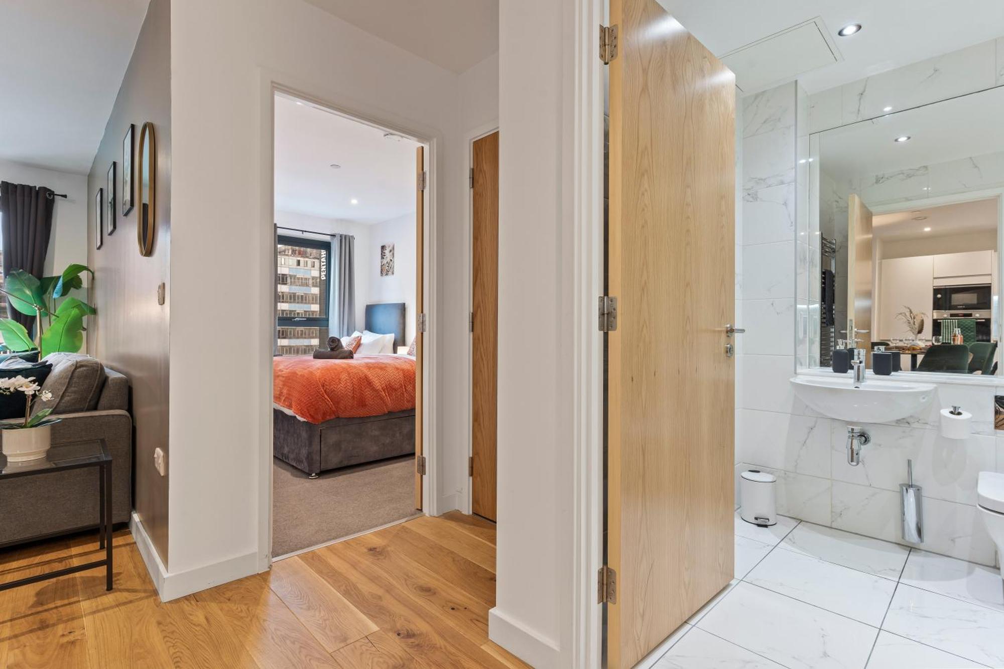 Apartment Shanti - 2bed 2bath Centre - Wifi - Netflix- Parking- Modern- Perfect For Family, Contractors, Leisure, Business By Shanti Nights Birmingham