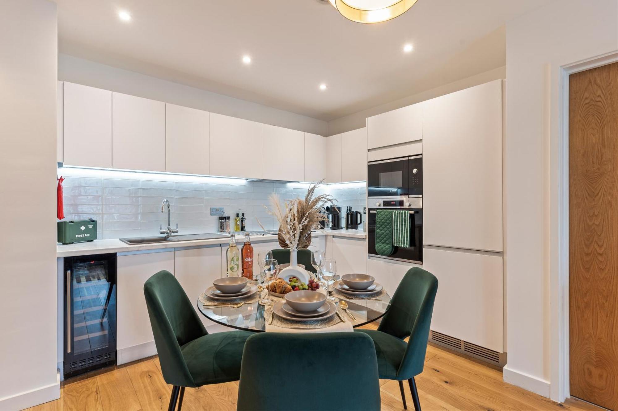Apartment Shanti - 2bed 2bath Centre - Wifi - Netflix- Parking- Modern- Perfect For Family, Contractors, Leisure, Business By Shanti Nights *