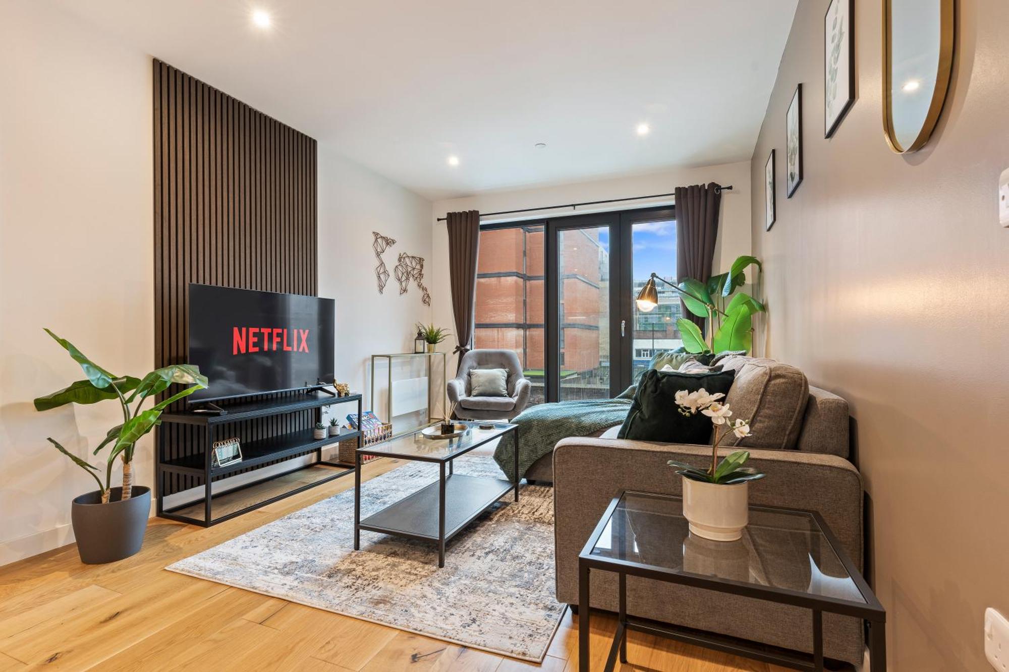 Shanti - 2bed 2bath Centre - Wifi - Netflix- Parking- Modern- Perfect For Family, Contractors, Leisure, Business By Shanti Nights Birmingham