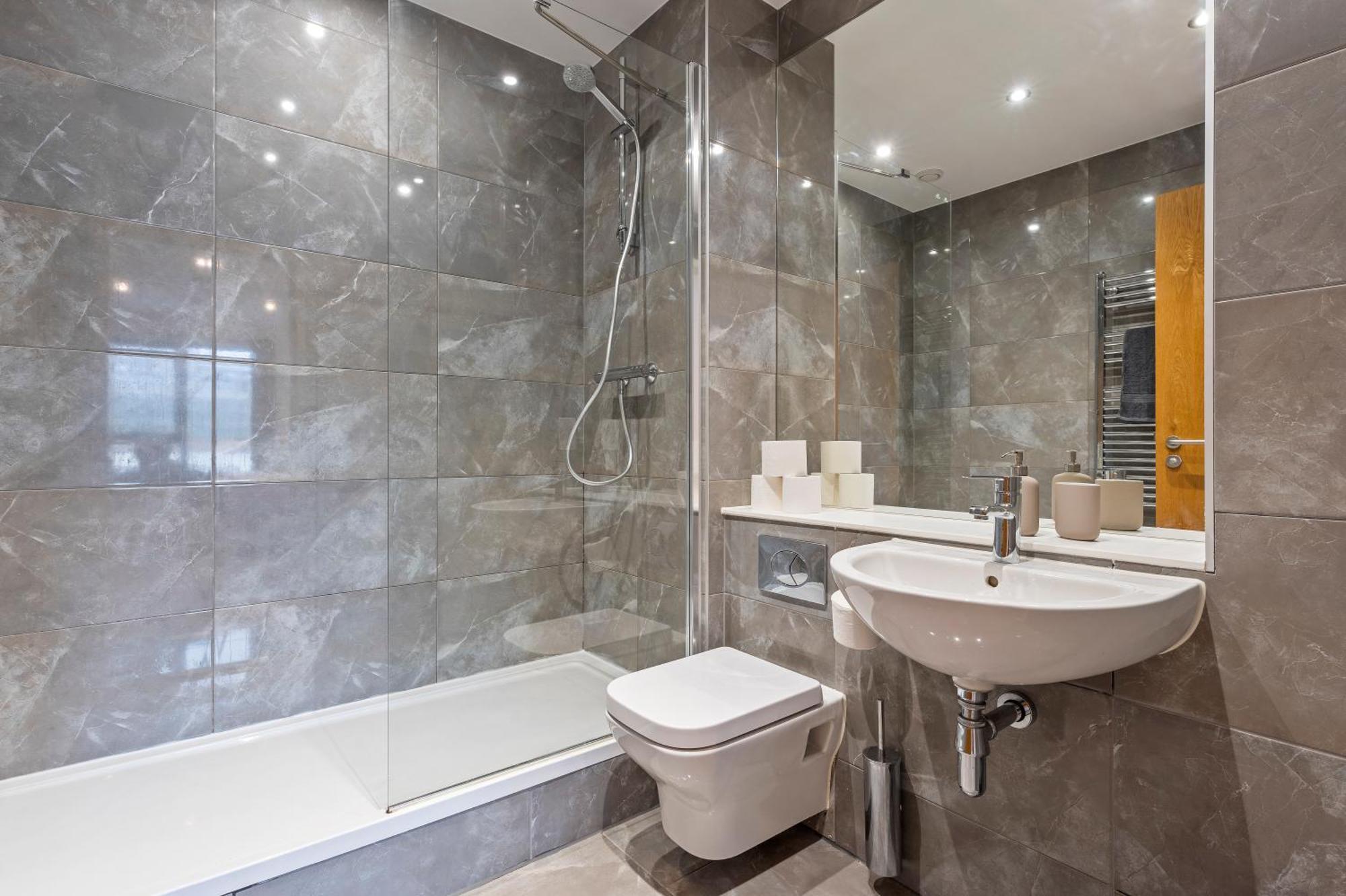Shanti - 2bed 2bath Centre - Wifi - Netflix- Parking- Modern- Perfect For Family, Contractors, Leisure, Business By Shanti Nights *