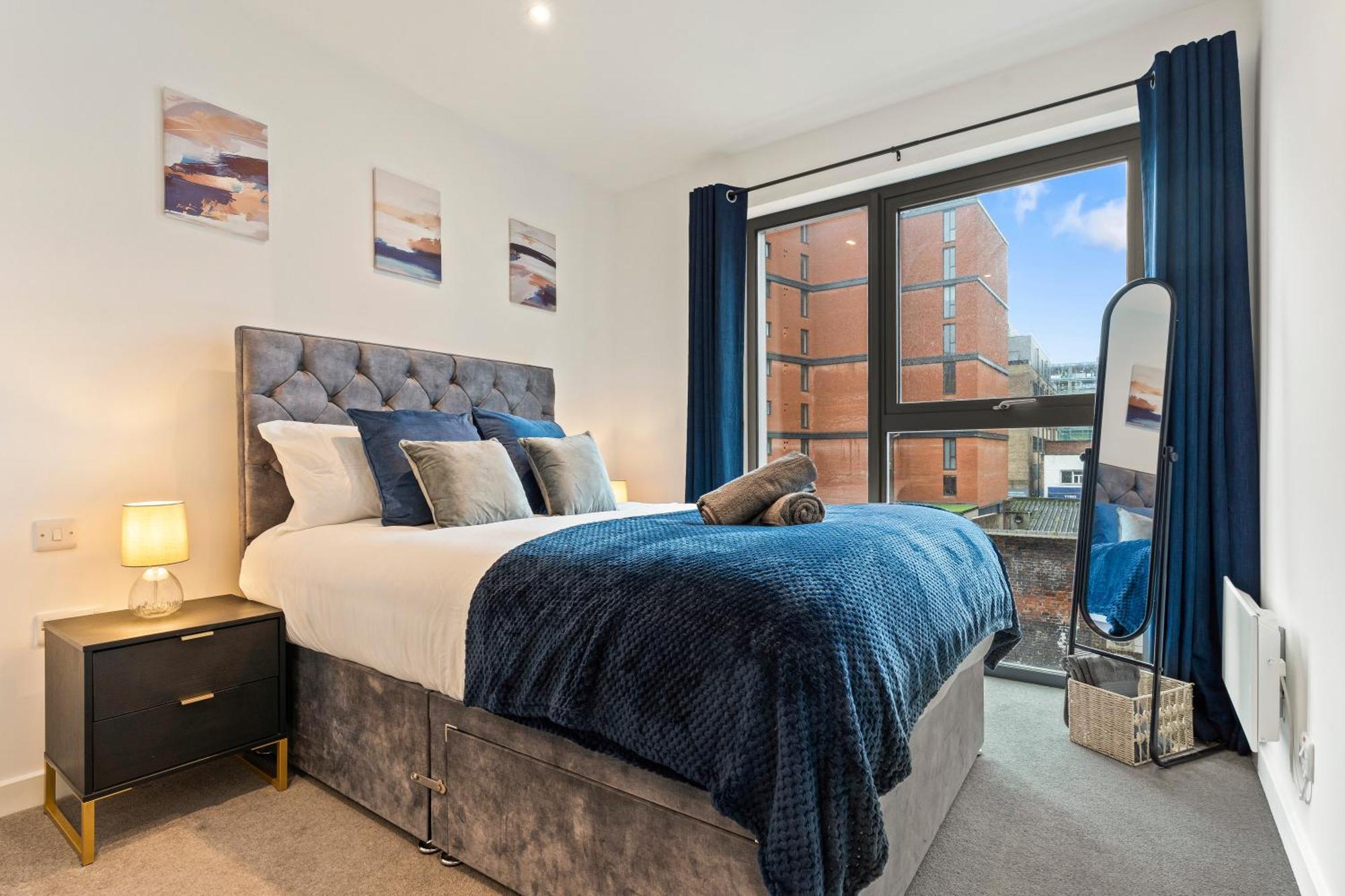 Apartment Shanti - 2bed 2bath Centre - Wifi - Netflix- Parking- Modern- Perfect For Family, Contractors, Leisure, Business By Shanti Nights Birmingham